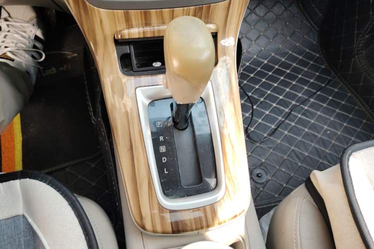 Used Nissan Sylphy 2014 1.6XV CVT Deluxe Edition Gear Lever