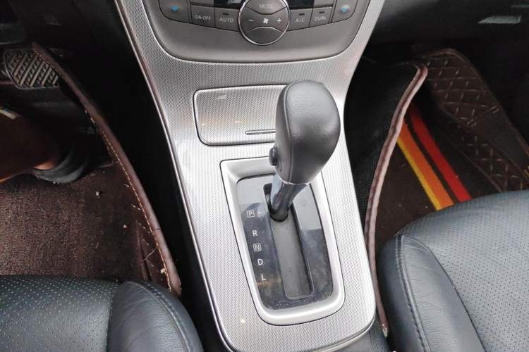 Used Nissan Sylphy 2014 1.6XV CVT Deluxe Edition Gear Lever