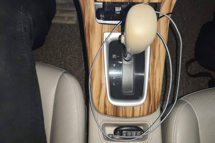 Used Nissan Sylphy 2014 1.6XV CVT Deluxe Edition Gear Lever