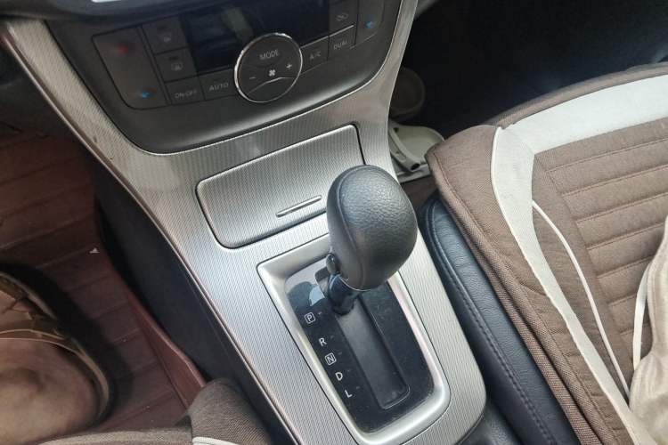 Used Nissan Sylphy 2014 1.6XV CVT Deluxe Edition Gear Lever