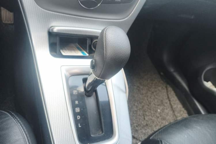 Used Nissan Sylphy 2014 1.6XV CVT Deluxe Edition Gear Lever
