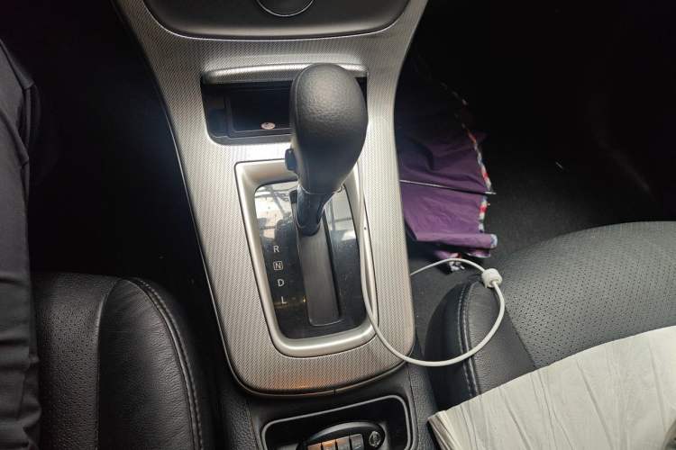 Used Nissan Sylphy 2014 1.6XV CVT Deluxe Edition Gear Lever