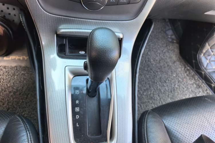 Used Nissan Sylphy 2014 1.6XV CVT Deluxe Edition Gear Lever