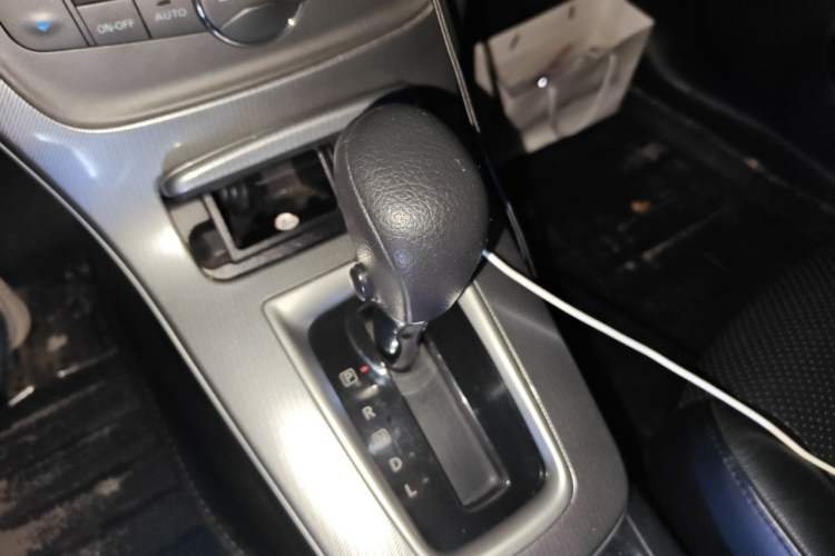 Used Nissan Sylphy 2014 1.6XV CVT Deluxe Edition Gear Lever