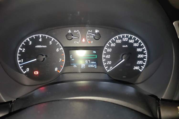 Used Nissan Sylphy 2014 1.6XV CVT Deluxe Edition Instrument Cluster