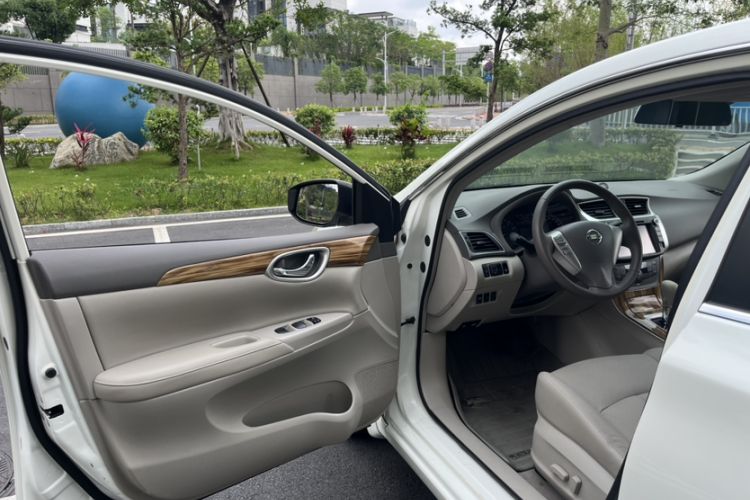 Used Nissan Sylphy 2014 1.6XV CVT Deluxe Edition Interior 10