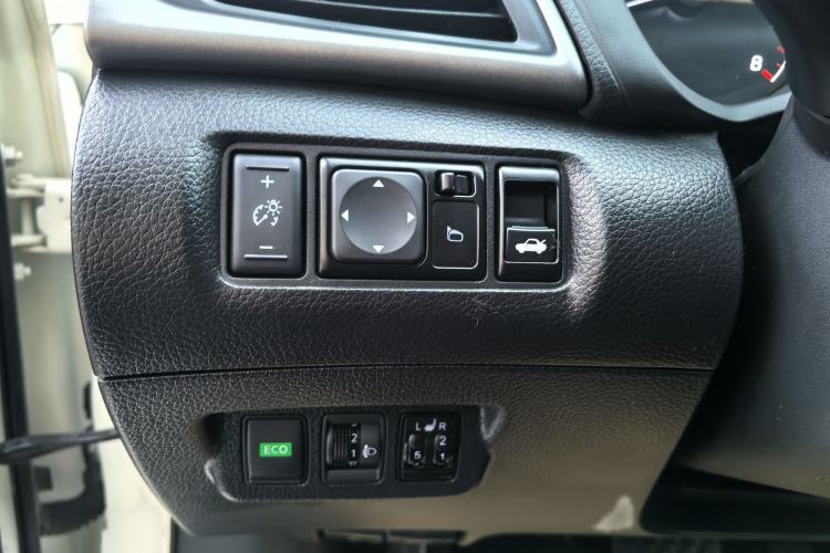 Used Nissan Sylphy 2014 1.6XV CVT Deluxe Edition Interior 4