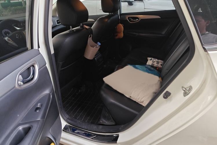 Used Nissan Sylphy 2014 1.6XV CVT Deluxe Edition Interior 4