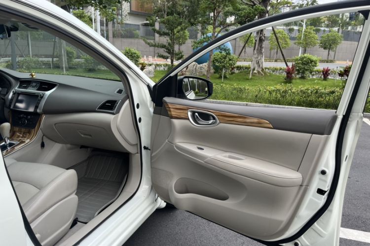 Used Nissan Sylphy 2014 1.6XV CVT Deluxe Edition Interior 6