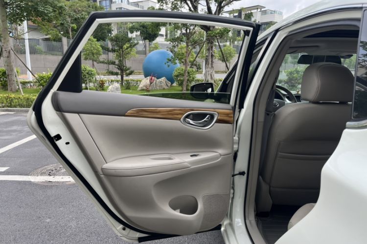 Used Nissan Sylphy 2014 1.6XV CVT Deluxe Edition Interior 7