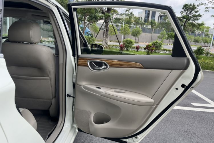 Used Nissan Sylphy 2014 1.6XV CVT Deluxe Edition Interior 8