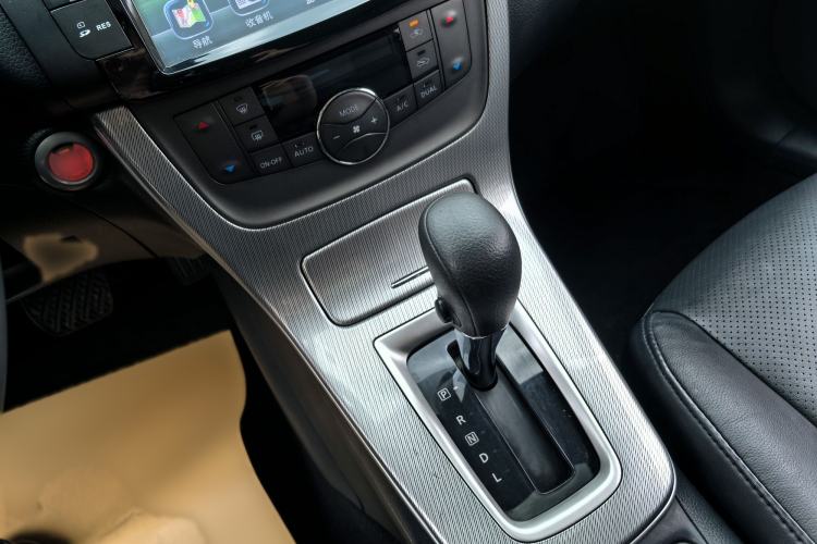 Used Nissan Sylphy 2014 1.6XV CVT Deluxe Edition Interior 9