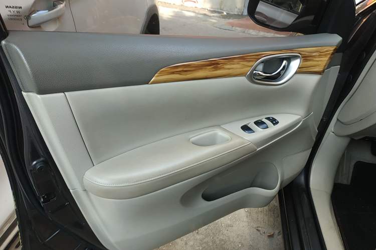 Used Nissan Sylphy 2014 1.6XV CVT Deluxe Edition Left Front Door Interior