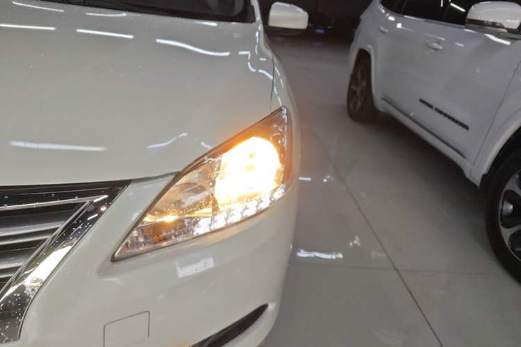 Used Nissan Sylphy 2014 1.6XV CVT Deluxe Edition Left Front Headlight