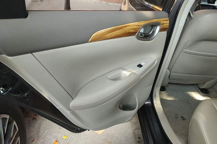 Used Nissan Sylphy 2014 1.6XV CVT Deluxe Edition Left Rear Door Interior