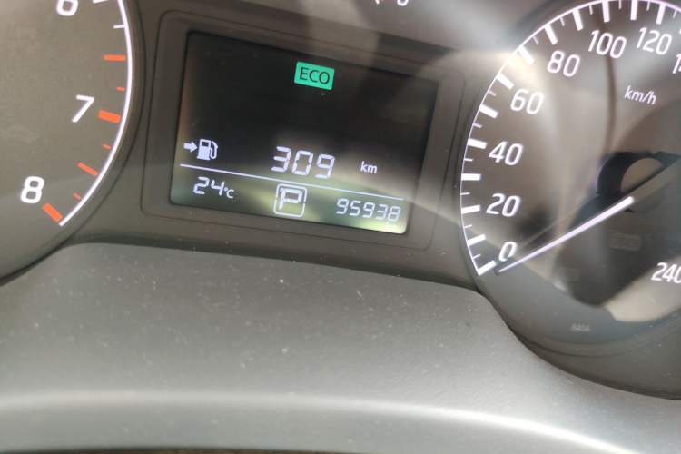 Used Nissan Sylphy 2014 1.6XV CVT Deluxe Edition Odometer Close Up