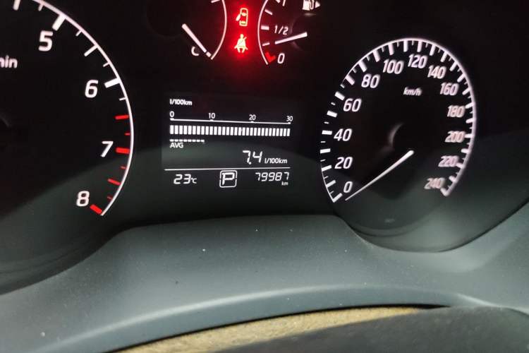 Used Nissan Sylphy 2014 1.6XV CVT Deluxe Edition Odometer Close Up