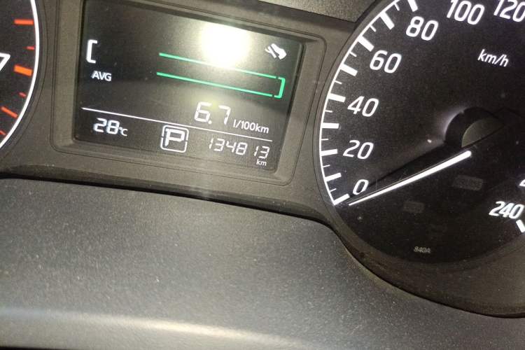 Used Nissan Sylphy 2014 1.6XV CVT Deluxe Edition Odometer Close Up