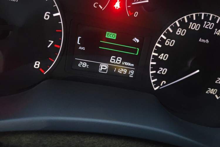 Used Nissan Sylphy 2014 1.6XV CVT Deluxe Edition Odometer Close Up