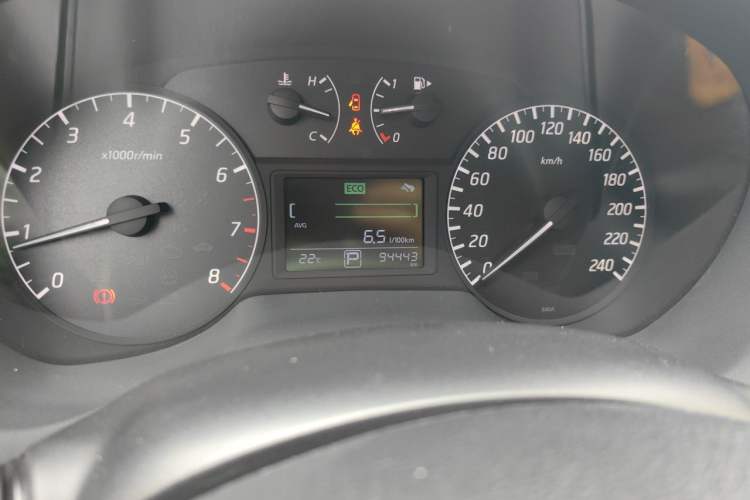 Used Nissan Sylphy 2014 1.6XV CVT Deluxe Edition Odometer Close Up