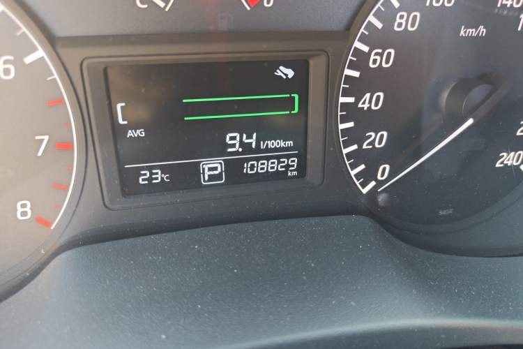 Used Nissan Sylphy 2014 1.6XV CVT Deluxe Edition Odometer Close Up