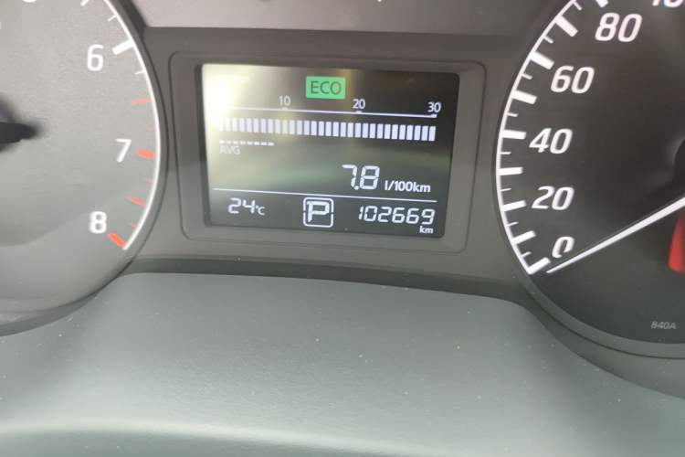 Used Nissan Sylphy 2014 1.6XV CVT Deluxe Edition Odometer Close Up