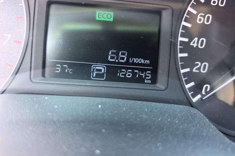 Used Nissan Sylphy 2014 1.6XV CVT Deluxe Edition Odometer Close Up