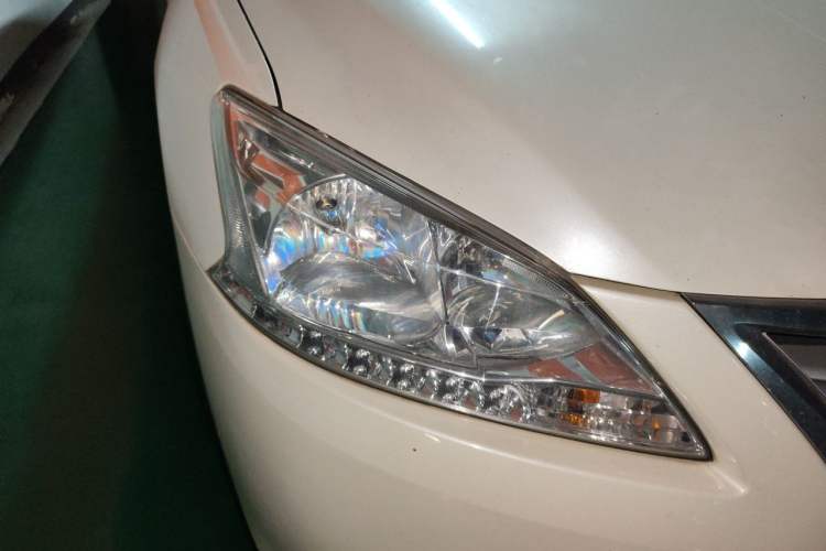 Used Nissan Sylphy 2014 1.6XV CVT Deluxe Edition Right Front Headlight