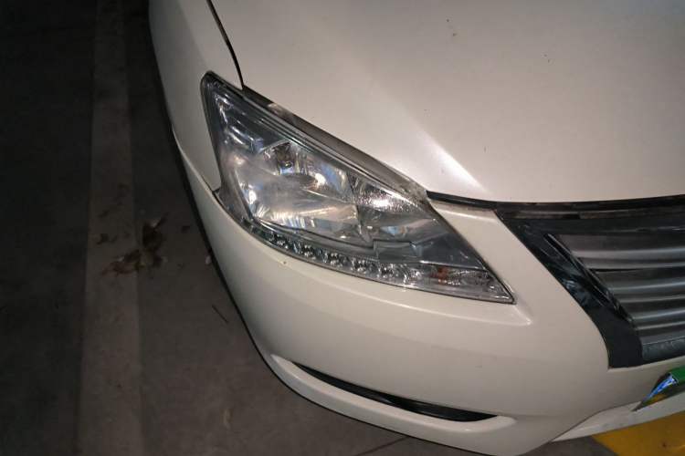 Used Nissan Sylphy 2014 1.6XV CVT Deluxe Edition Right Front Headlight