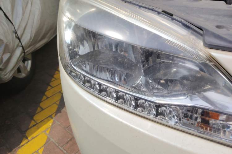 Used Nissan Sylphy 2014 1.6XV CVT Deluxe Edition Right Front Headlight