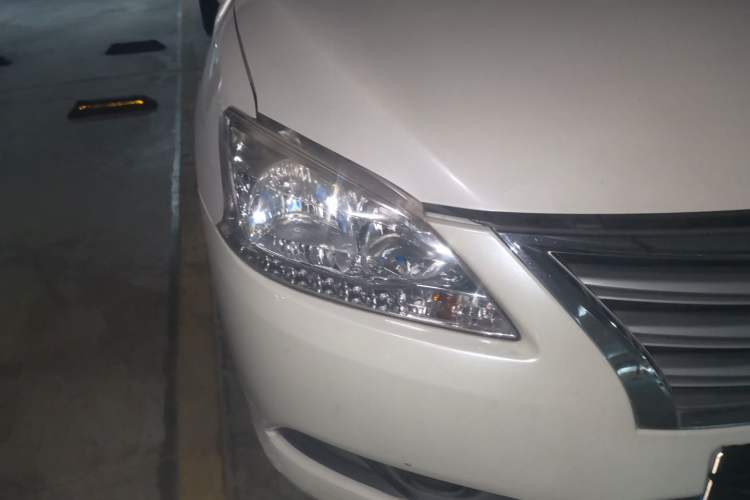 Used Nissan Sylphy 2014 1.6XV CVT Deluxe Edition Right Front Headlight