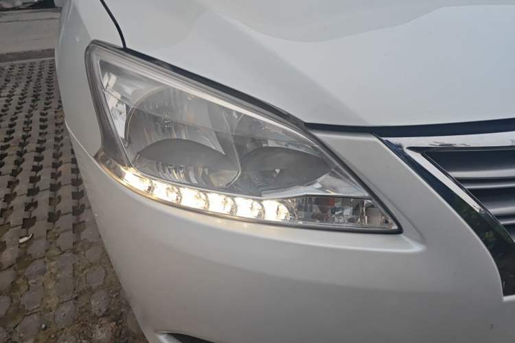 Used Nissan Sylphy 2014 1.6XV CVT Deluxe Edition Right Front Headlight