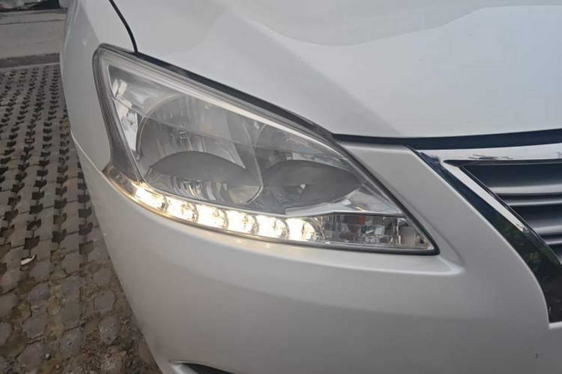 Used Nissan Sylphy 2014 1.6XV CVT Deluxe Edition Right Front Headlight