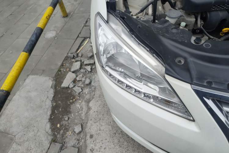 Used Nissan Sylphy 2014 1.6XV CVT Deluxe Edition Right Front Headlight