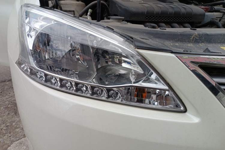 Used Nissan Sylphy 2014 1.6XV CVT Deluxe Edition Right Front Headlight