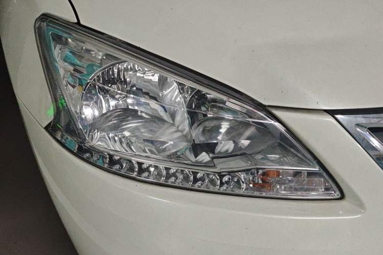 Used Nissan Sylphy 2014 1.6XV CVT Deluxe Edition Right Front Headlight