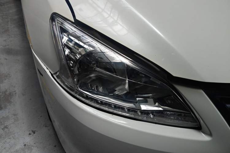 Used Nissan Sylphy 2014 1.6XV CVT Deluxe Edition Right Front Headlight