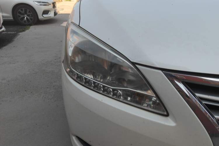 Used Nissan Sylphy 2014 1.6XV CVT Deluxe Edition Right Front Headlight