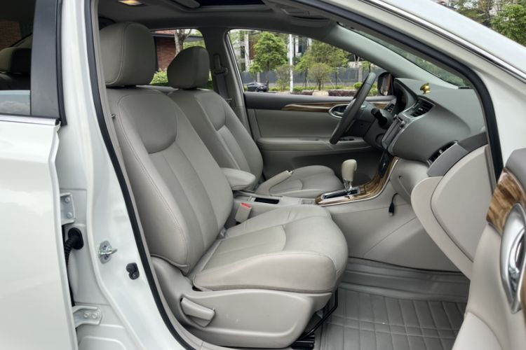 Used Nissan Sylphy 2014 1.6XV CVT Deluxe Edition Right Front Seat