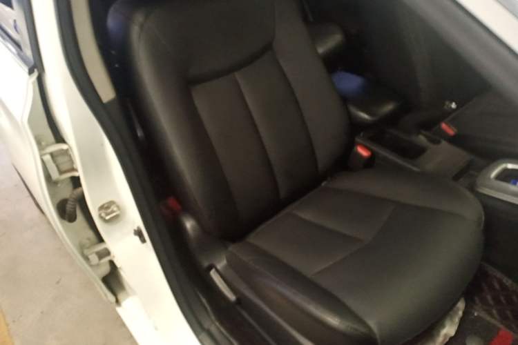 Used Nissan Sylphy 2014 1.6XV CVT Deluxe Edition Right Front Seat