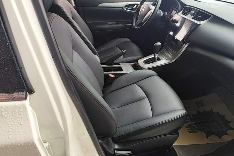 Used Nissan Sylphy 2014 1.6XV CVT Deluxe Edition Right Front Seat