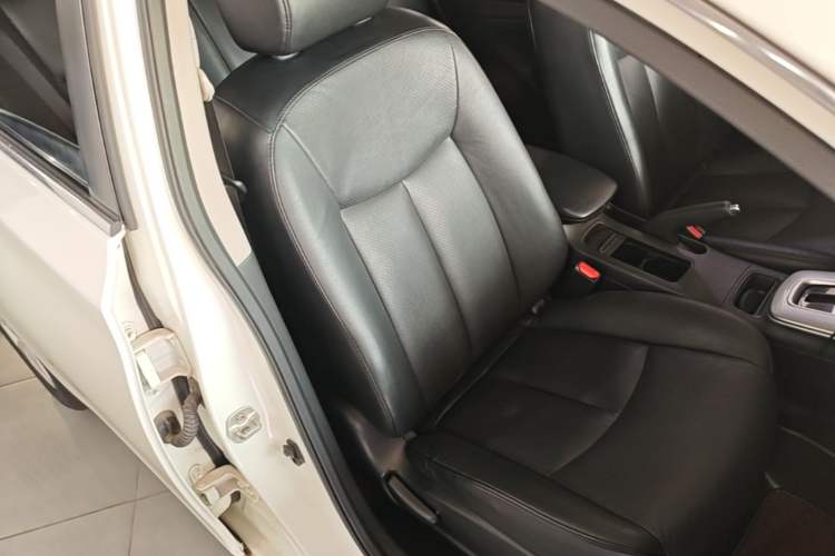 Used Nissan Sylphy 2014 1.6XV CVT Deluxe Edition Right Front Seat