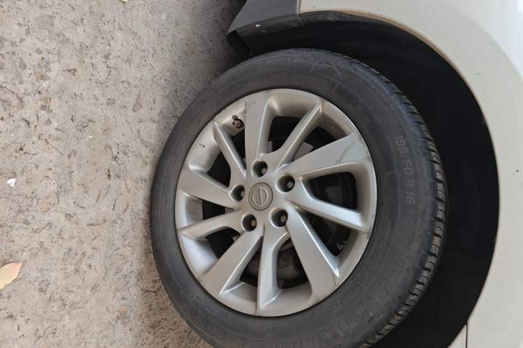 Used Nissan Sylphy 2014 1.6XV CVT Deluxe Edition Right Front Wheel Hub