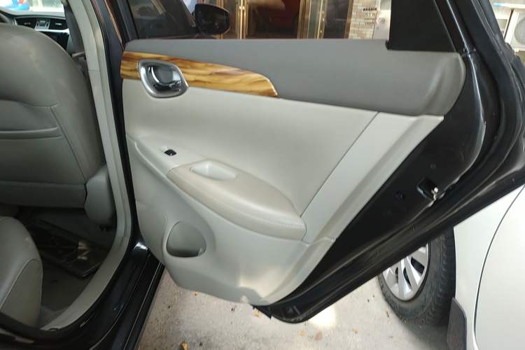 Used Nissan Sylphy 2014 1.6XV CVT Deluxe Edition Right Rear Door Interior
