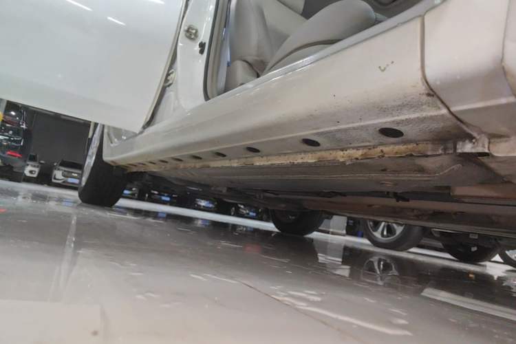 Used Nissan Sylphy 2014 1.6XV CVT Deluxe Edition Right Side Sill