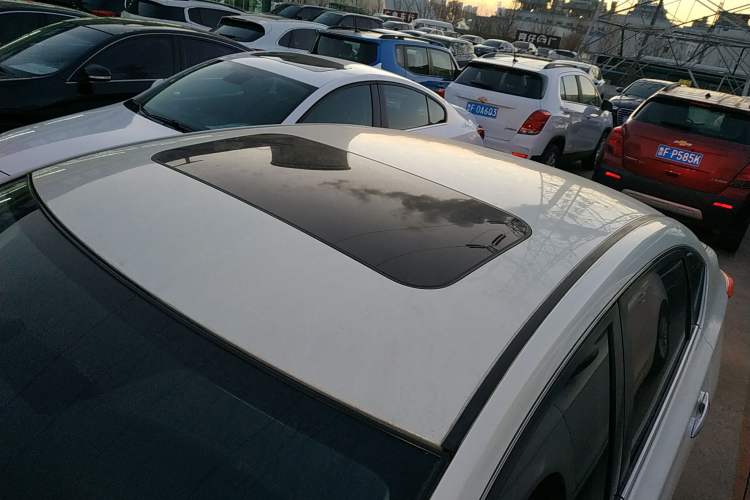 Used Nissan Sylphy 2014 1.6XV CVT Deluxe Edition Roof