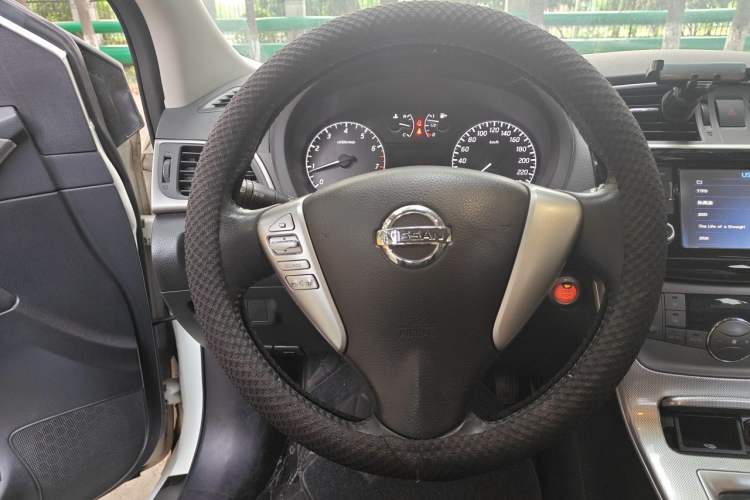 Used Nissan Sylphy 2014 1.6XV CVT Deluxe Edition Steering Wheel