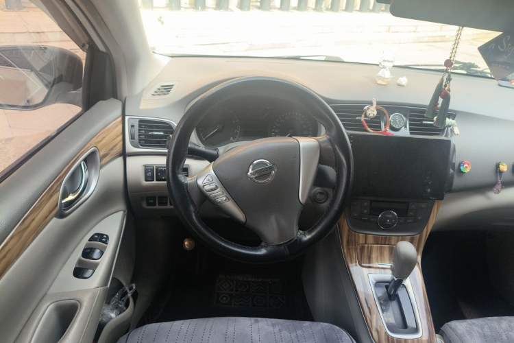 Used Nissan Sylphy 2014 1.6XV CVT Deluxe Edition Steering Wheel