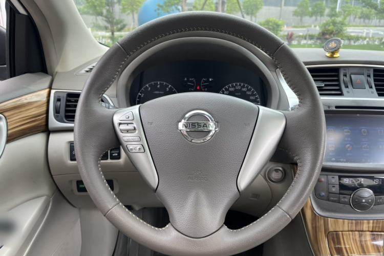 Used Nissan Sylphy 2014 1.6XV CVT Deluxe Edition Steering Wheel