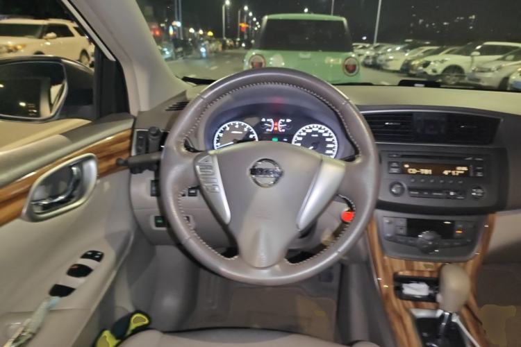 Used Nissan Sylphy 2014 1.6XV CVT Deluxe Edition Steering Wheel